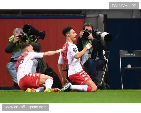 巴黎与摩纳哥激战正酣 谁能在法甲巅峰对决中笑到最后