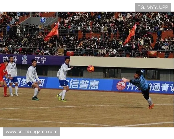 徐州队与南通队激战正酣 共谱足球新篇章 激情对决引爆球迷热情 徐州队与南通队激战正酣 共谱足球新篇章 激情对决引爆球迷热情