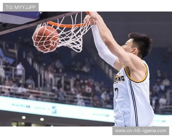 方硕的篮球之路：从青涩少年到CBA明星的奋斗历程与心路历程